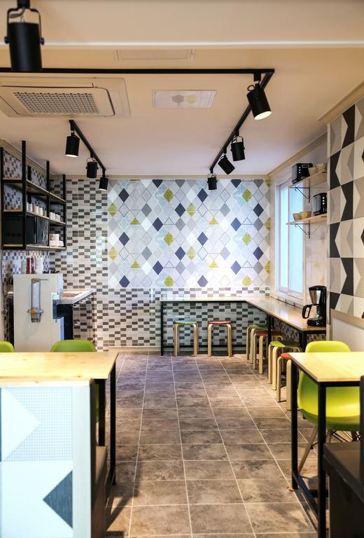 Moiri Guesthouse Йосу Экстерьер фото