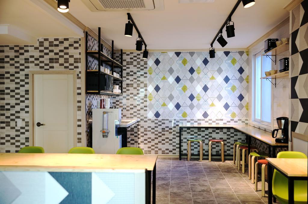 Moiri Guesthouse Йосу Экстерьер фото