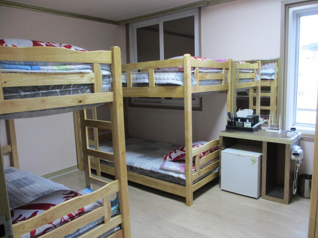 Moiri Guesthouse Йосу Экстерьер фото