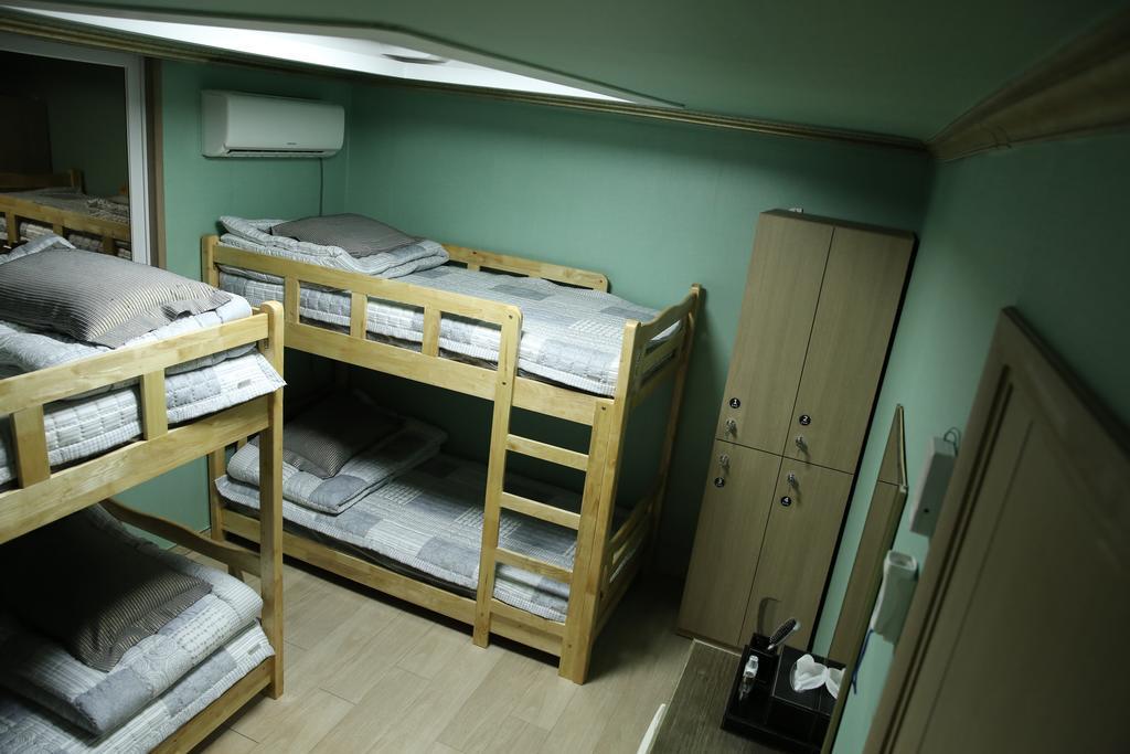 Moiri Guesthouse Йосу Экстерьер фото