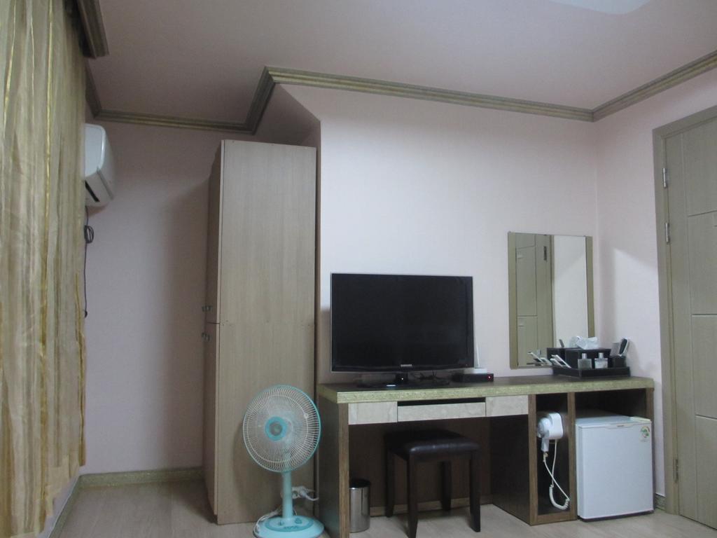Moiri Guesthouse Йосу Экстерьер фото