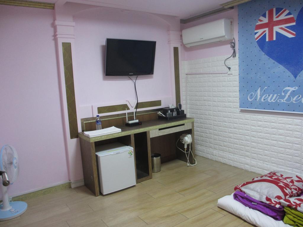 Moiri Guesthouse Йосу Экстерьер фото