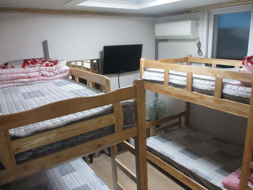 Moiri Guesthouse Йосу Экстерьер фото
