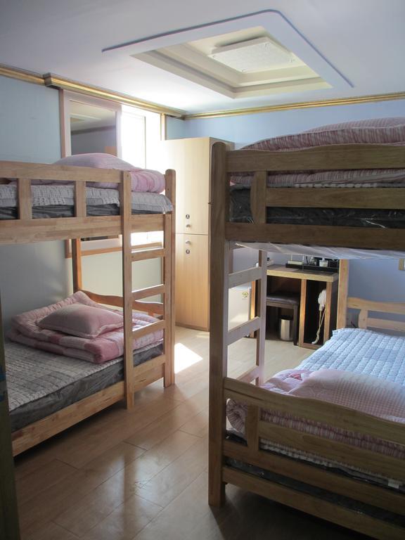 Moiri Guesthouse Йосу Экстерьер фото