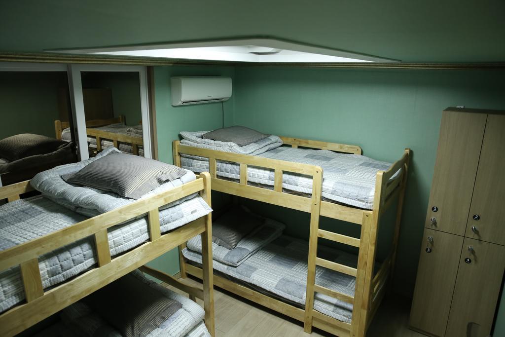 Moiri Guesthouse Йосу Экстерьер фото