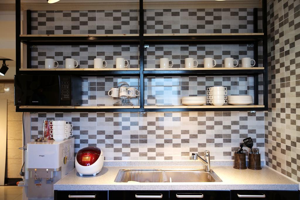 Moiri Guesthouse Йосу Экстерьер фото