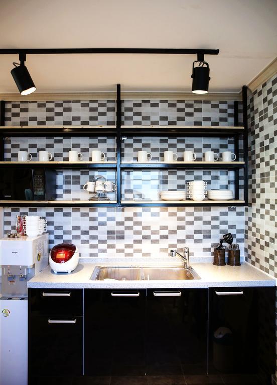 Moiri Guesthouse Йосу Экстерьер фото